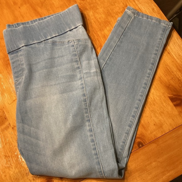 Guess High Waisted Elastic Waist Skinny Stretch Jeans - Host Pick - Picture 8 of 12